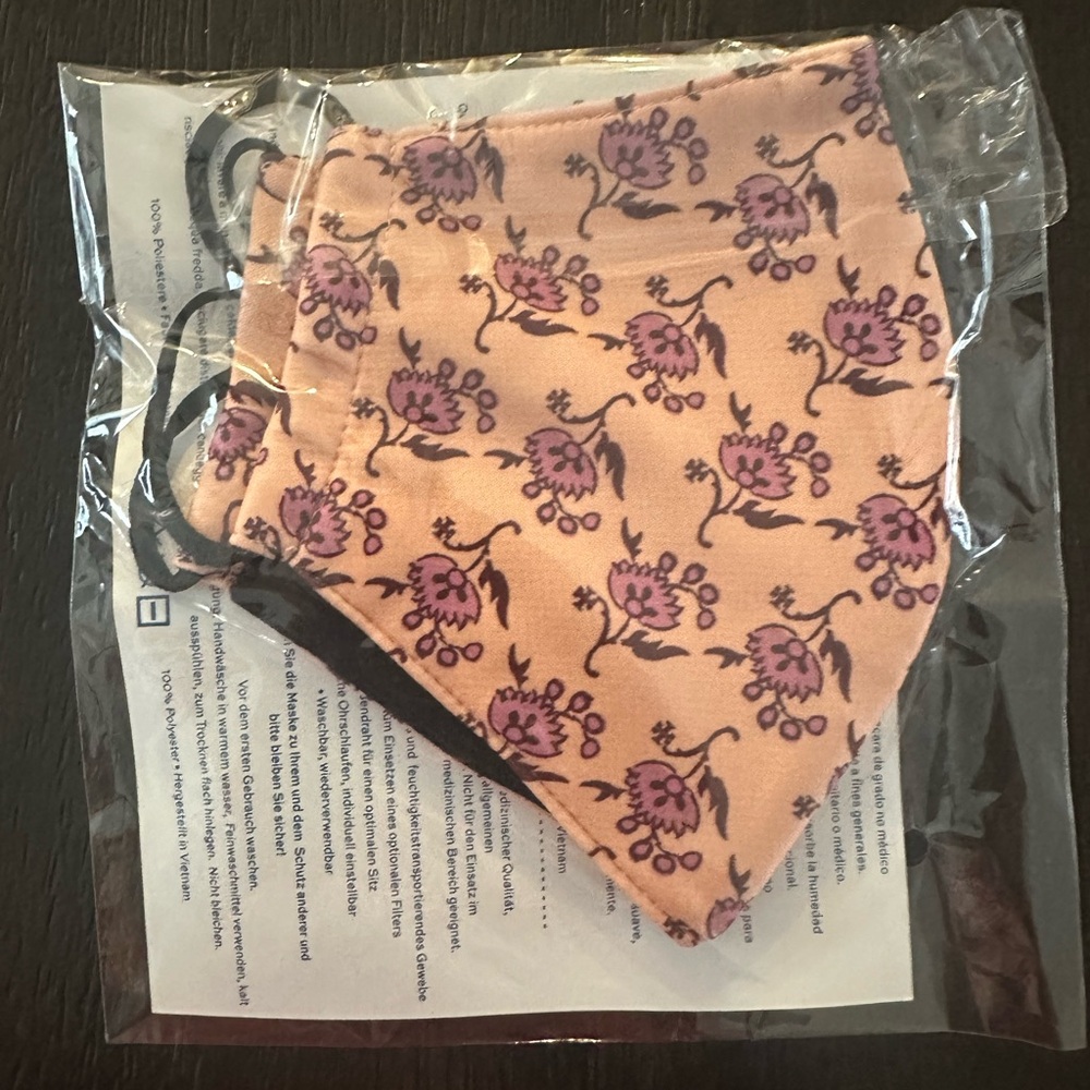 COPY - Tory Burch mask